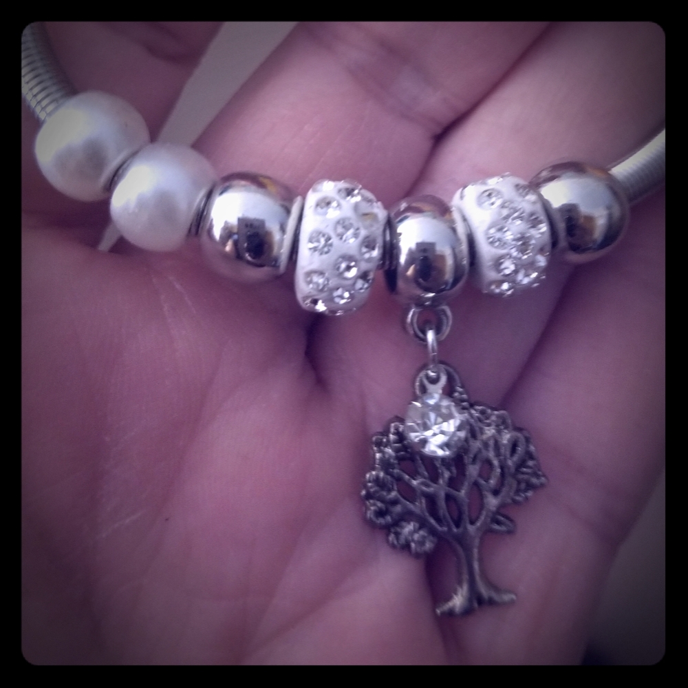 Beautiful silver stretchy bracelet